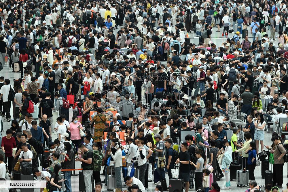 Dragon Boat Festival Holiday Travel Peak in Hangzhou