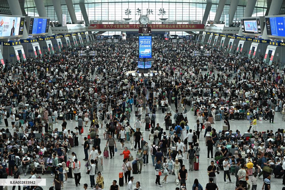 Dragon Boat Festival Holiday Travel Peak in Hangzhou