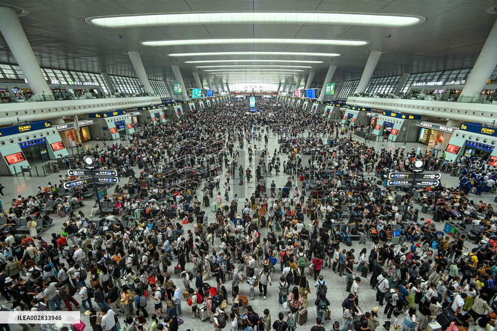 Dragon Boat Festival Holiday Travel Peak in Hangzhou