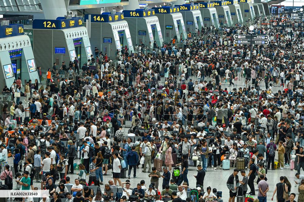 Dragon Boat Festival Holiday Travel Peak in Hangzhou