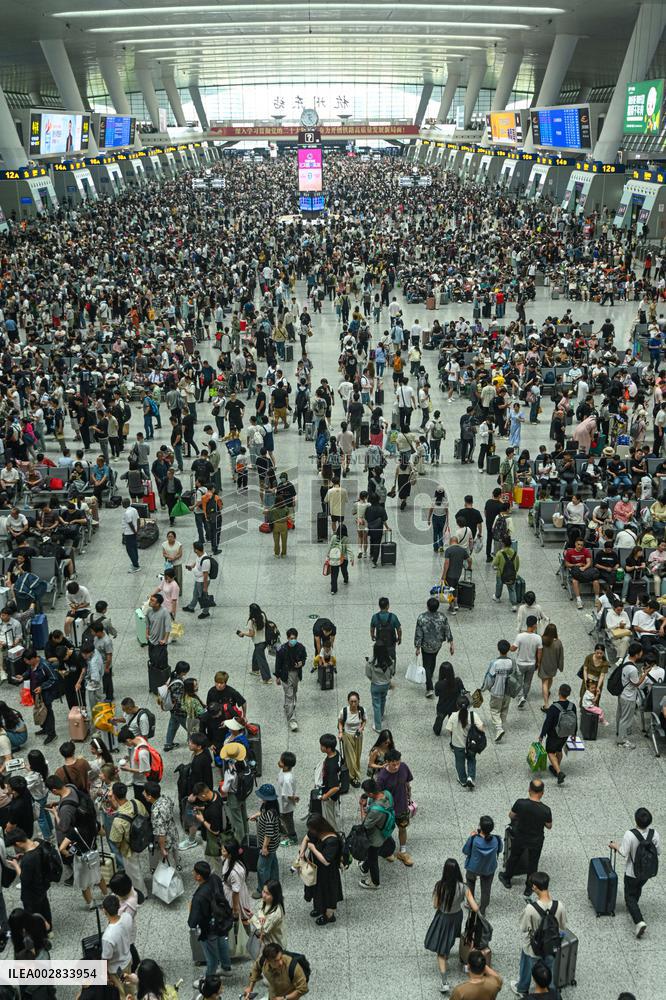 Dragon Boat Festival Holiday Travel Peak in Hangzhou