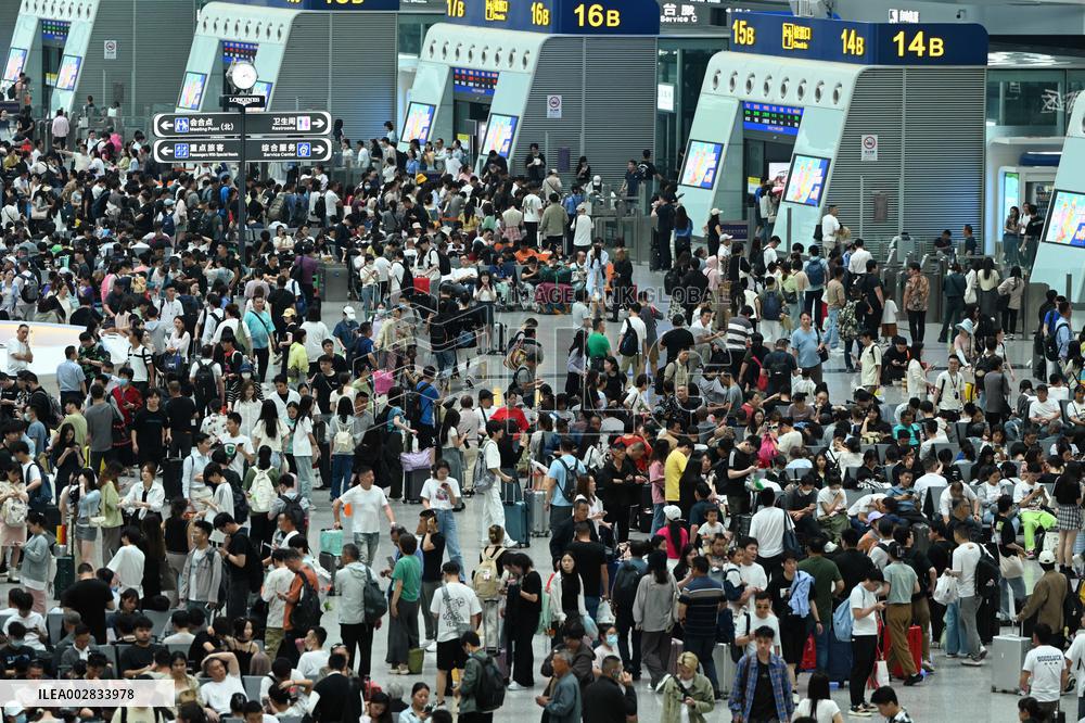 Dragon Boat Festival Holiday Travel Peak in Hangzhou