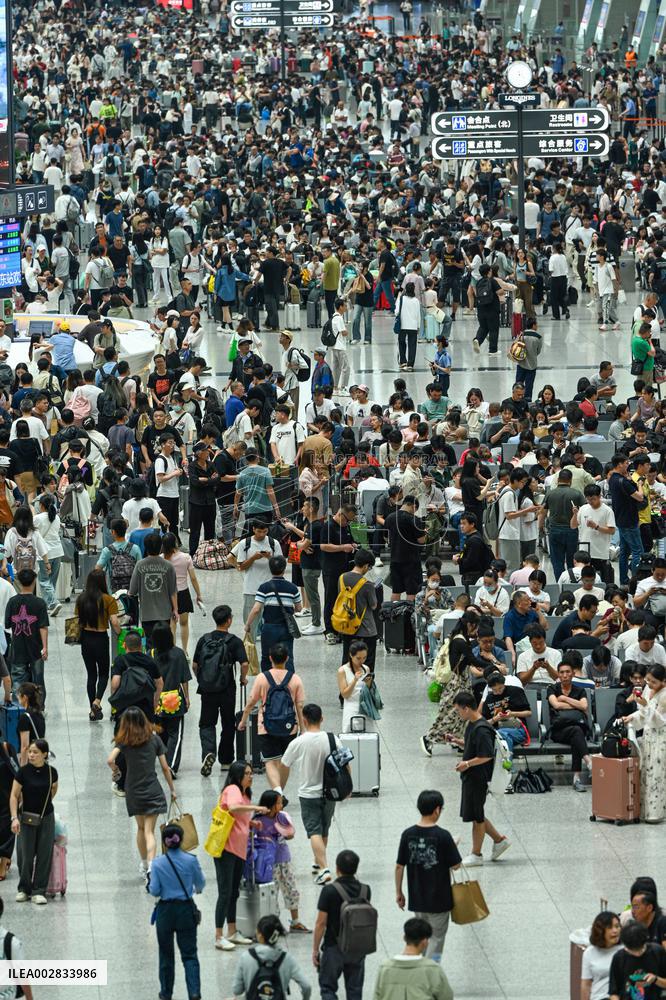 Dragon Boat Festival Holiday Travel Peak in Hangzhou