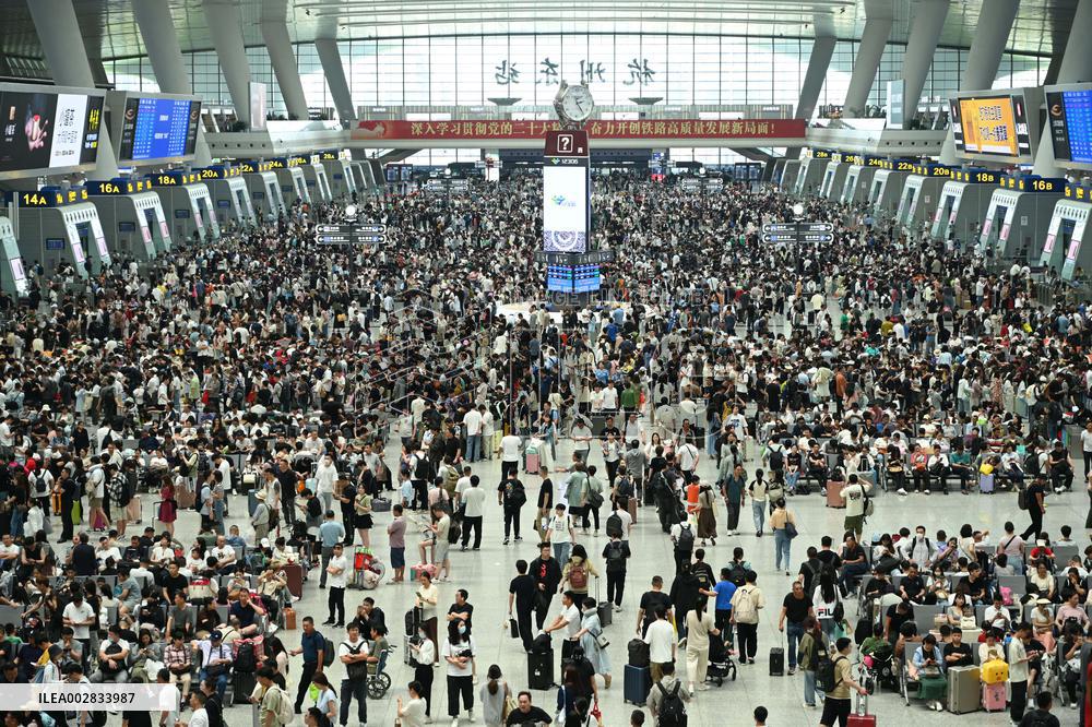 Dragon Boat Festival Holiday Travel Peak in Hangzhou