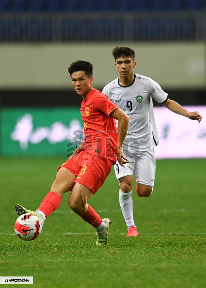 (SP)CHINA-SHAANXI-WEINAN-FOOTBALL-FRIENDLY MATCH-CHN VS UZB (CN)