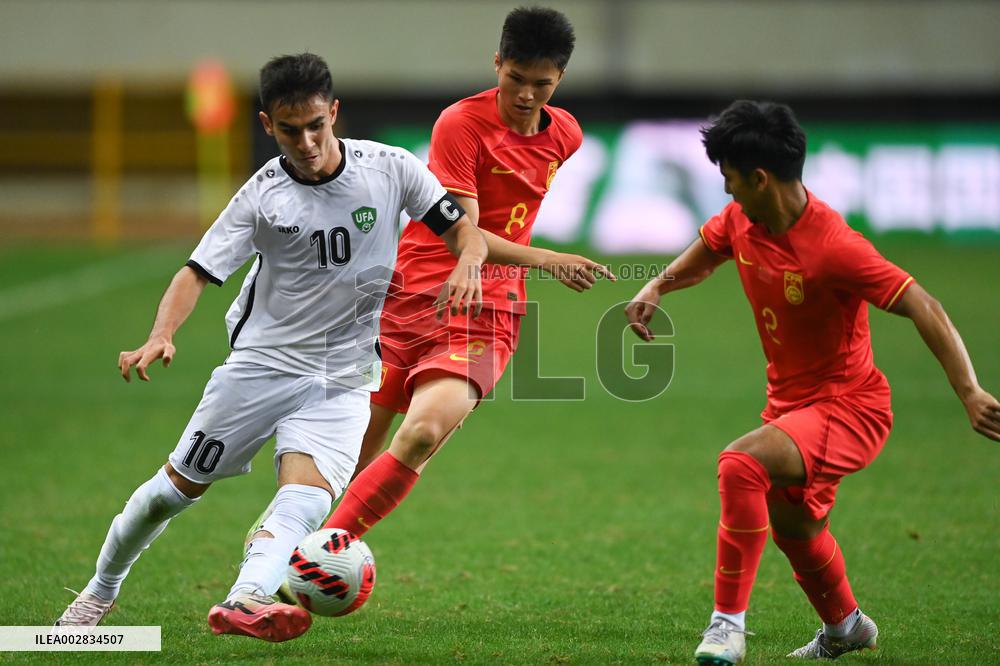 (SP)CHINA-SHAANXI-WEINAN-FOOTBALL-FRIENDLY MATCH-CHN VS UZB (CN)
