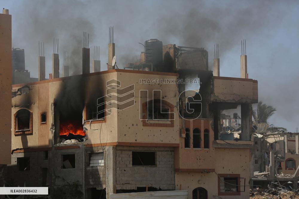 (PhotoFlash)MIDEAST-GAZA-NUSEIRAT REFUGEE CAMP-ISRAEL-ATTACK