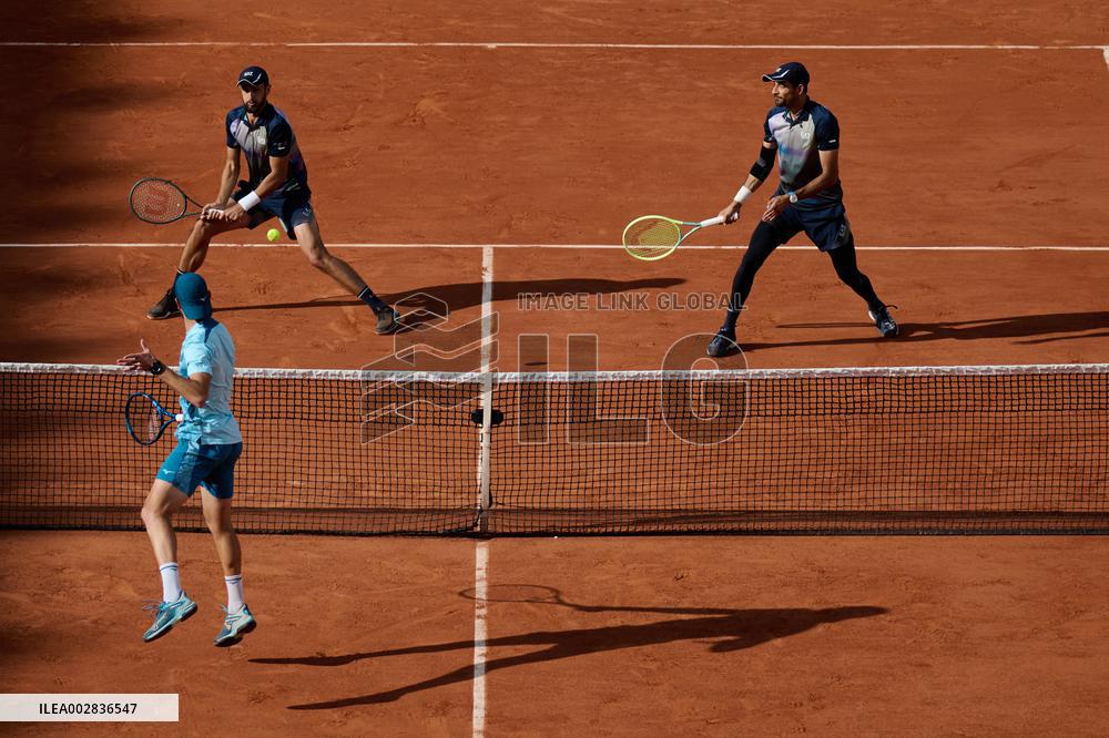 (SP)FRANCE-PARIS-TENNIS-ROLAND GARROS-FRENCH OPEN-MEN'S DOUBLES-FINAL