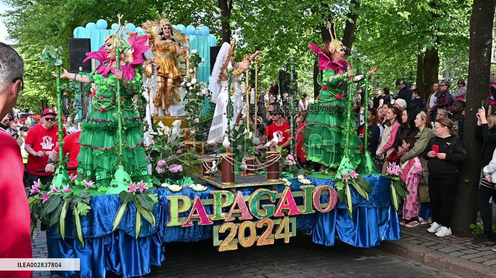 Helsinki Samba Parade ignites city passion