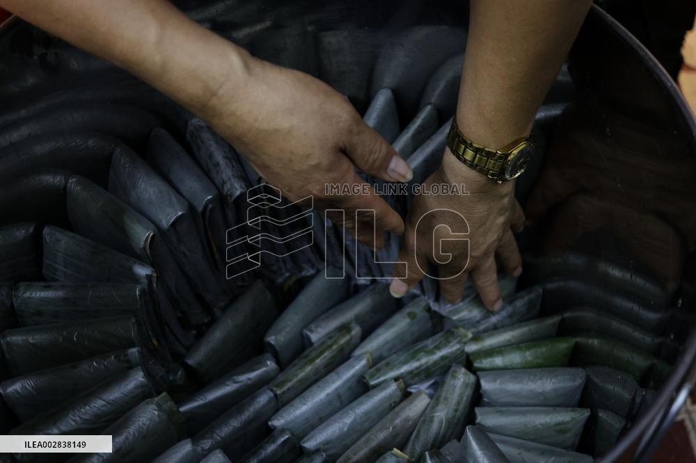 MEXICO-MEXICO CITY-DAILY LIFE-TAMALES