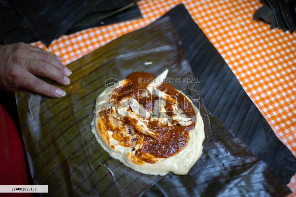 MEXICO-MEXICO CITY-DAILY LIFE-TAMALES