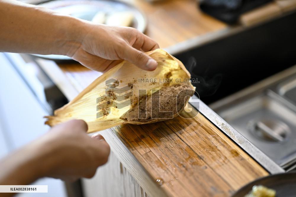 MEXICO-MEXICO CITY-DAILY LIFE-TAMALES