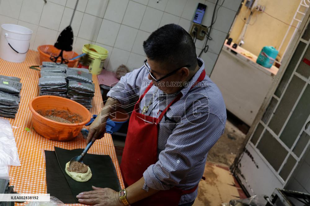 MEXICO-MEXICO CITY-DAILY LIFE-TAMALES