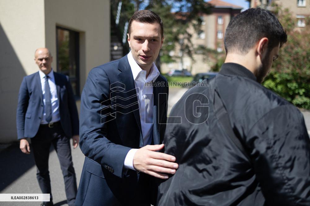 Jordan Bardella votes for the European Parliament election - Garches