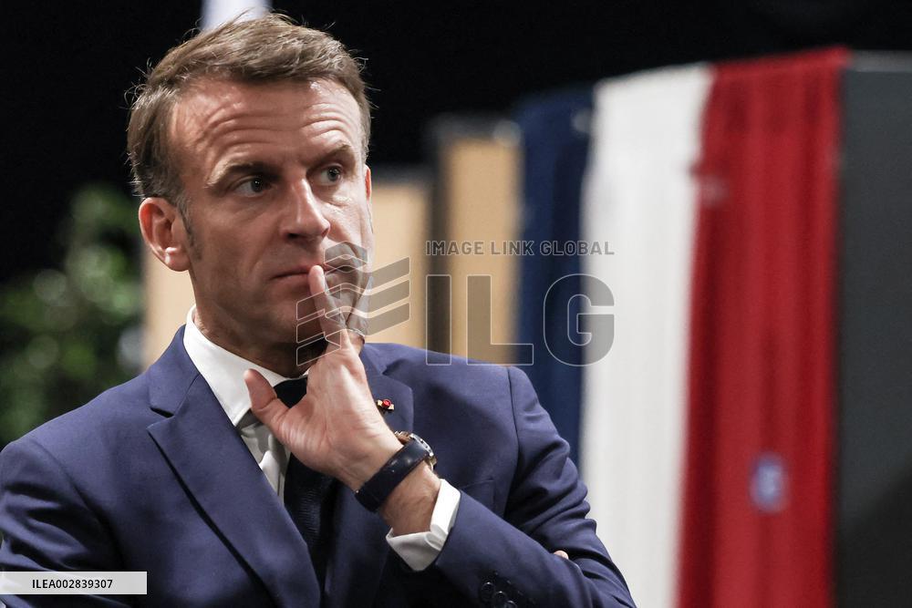 Emmanuel And Brigitte Macron At A Polling Station - Le Touquet
