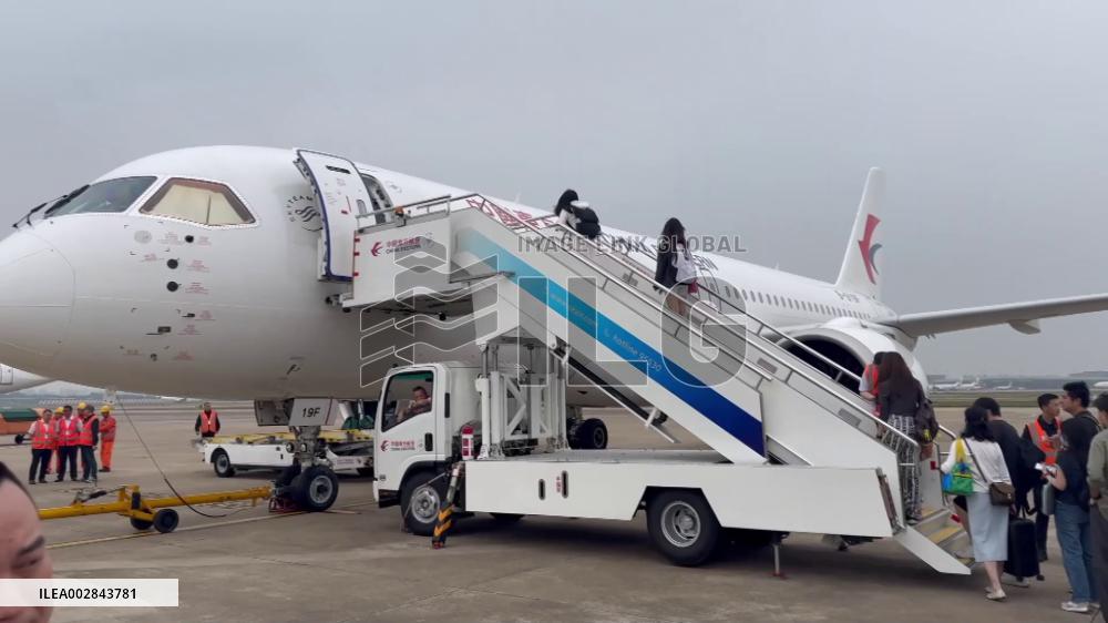 Dreams take off on unforgettable C919 flight from Hong Kong