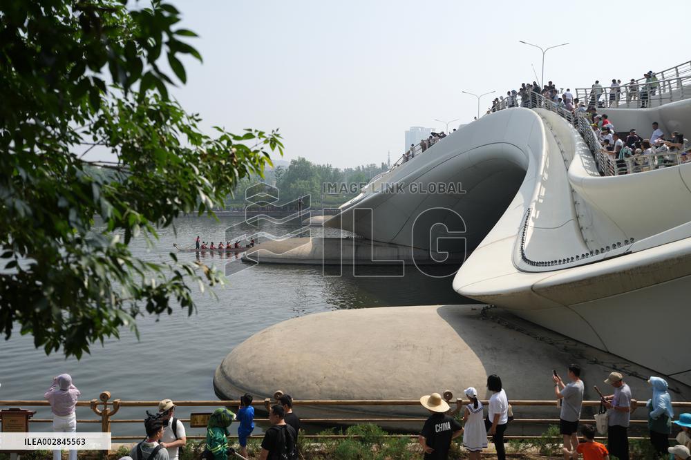 CHINA-BEIJING-CANAL-DRAGON BOAT RACE (CN)