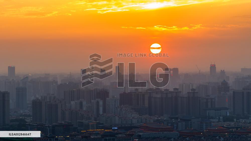 The Qujiangchi Ruins Park at Sunset in Xi 'an