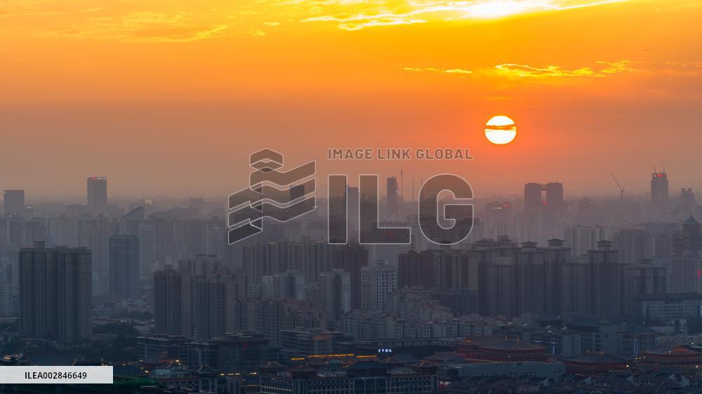 The Qujiangchi Ruins Park at Sunset in Xi 'an