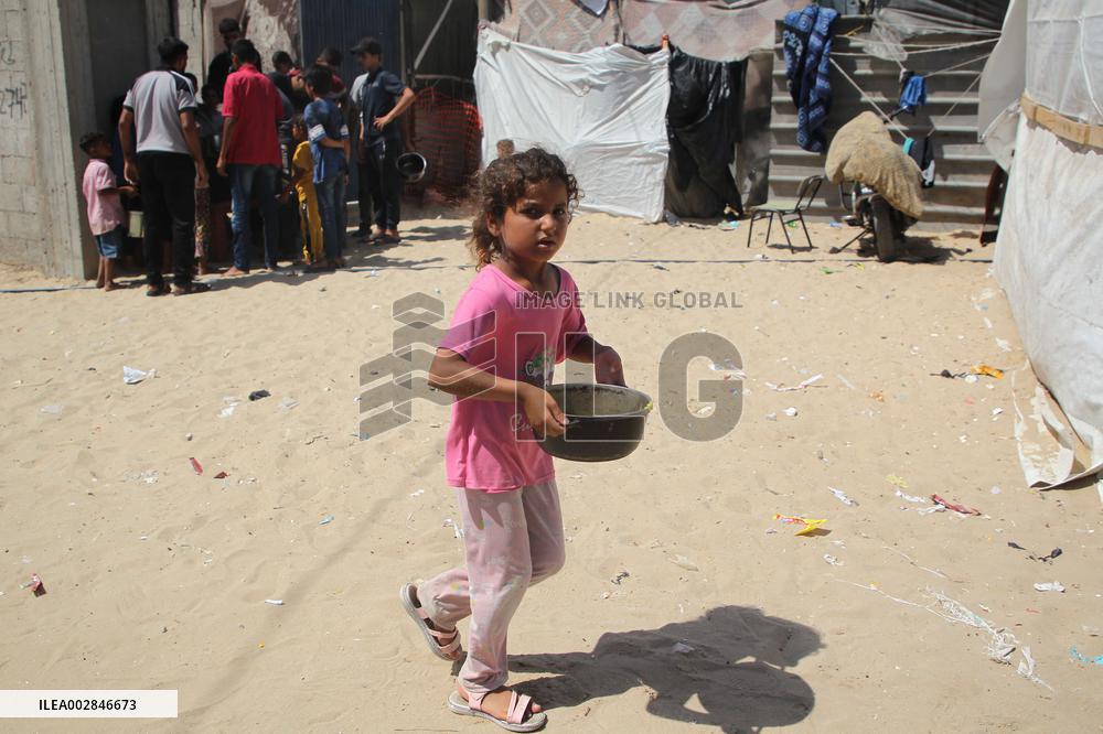 MIDEAST-GAZA-RAFAH-FOOD RELIEF