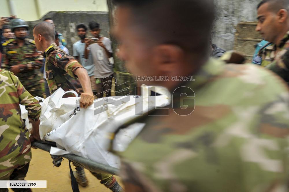 3 People Die After Being Trapped By The Landslide - Bangladesh
