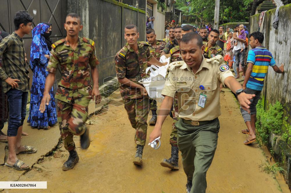 3 People Die After Being Trapped By The Landslide - Bangladesh