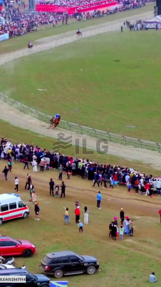 Grand horse race staged in Shangri-la, China