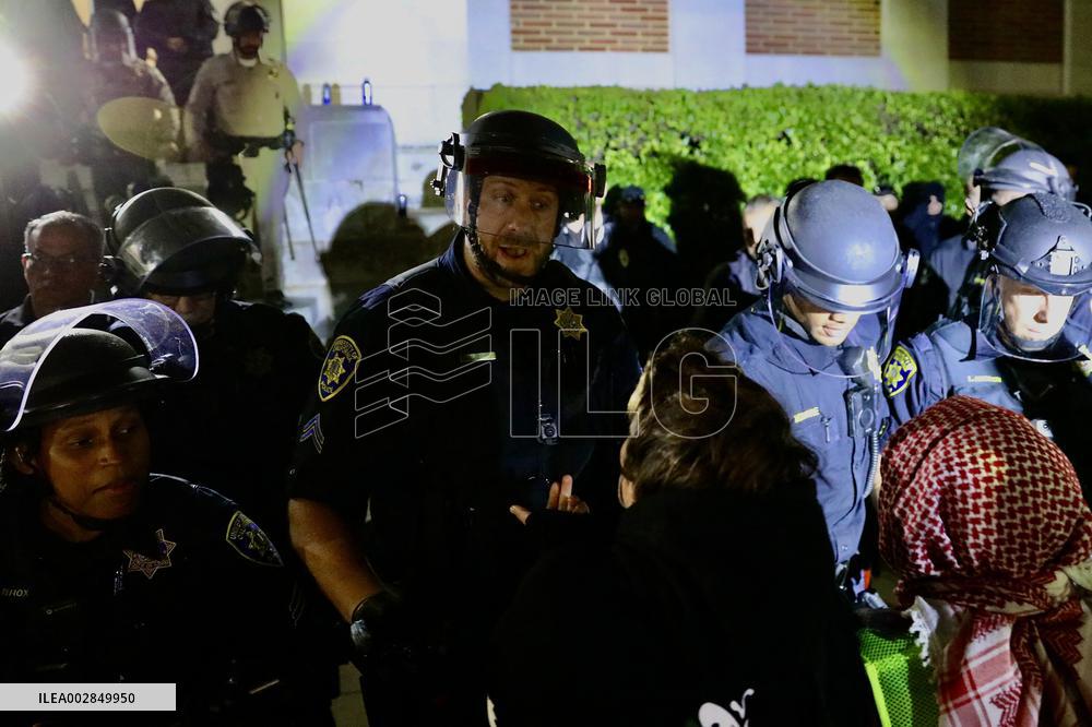 US-LOS ANGELES-UCLA-PRO-PALESTINIAN-PROTEST