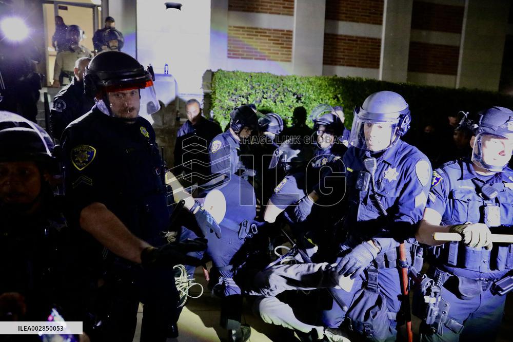 U.S.-LOS ANGELES-UCLA-PRO-PALESTINIAN PROTEST