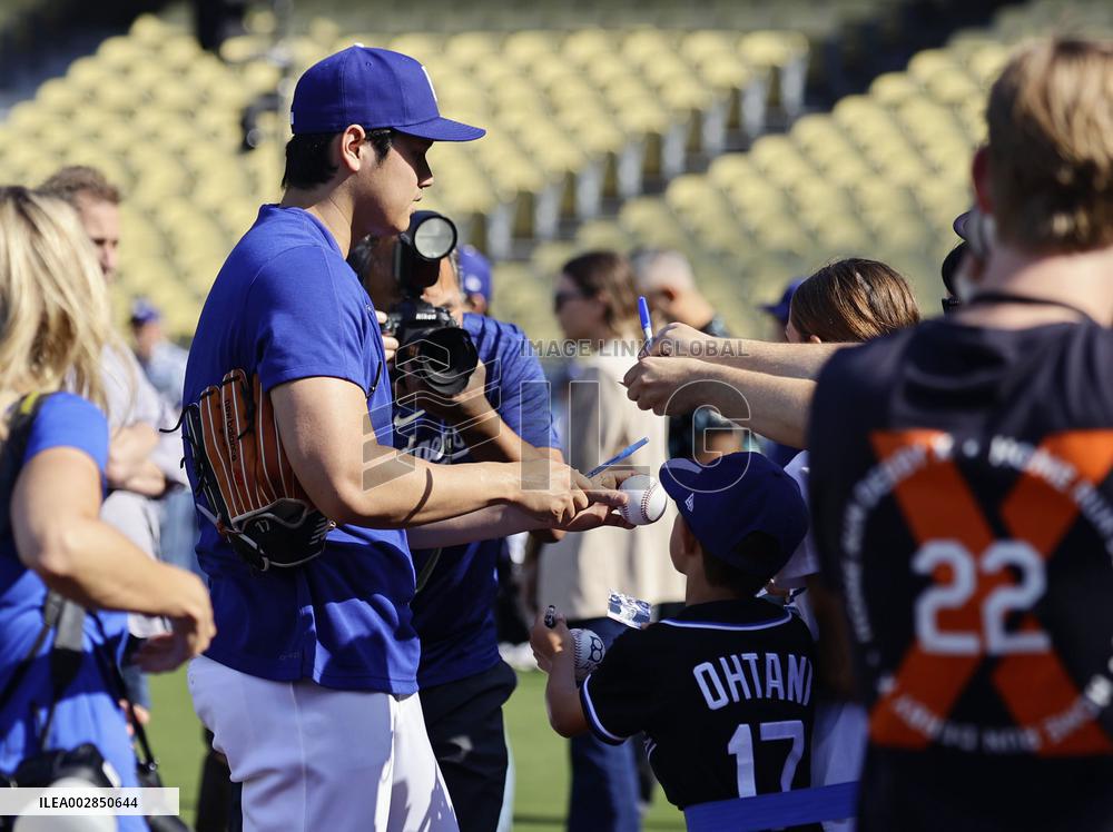 Baseball: Rangers vs. Dodgers