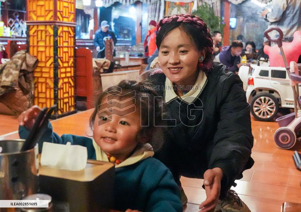 CHINA-XIZANG-MOUNT QOMOLANGMA-FAMILY HOTEL (CN)