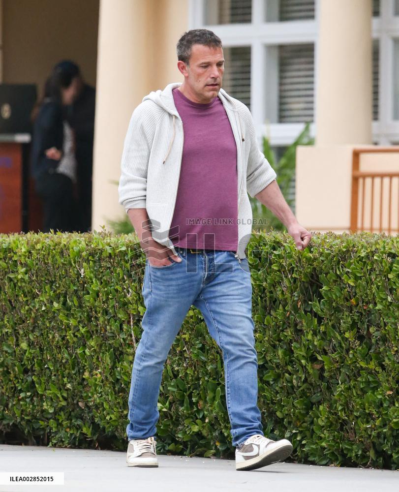 Ben Affleck And Jennifer Garner Reunite On Their Son Samuel's Last Day Of School - LA