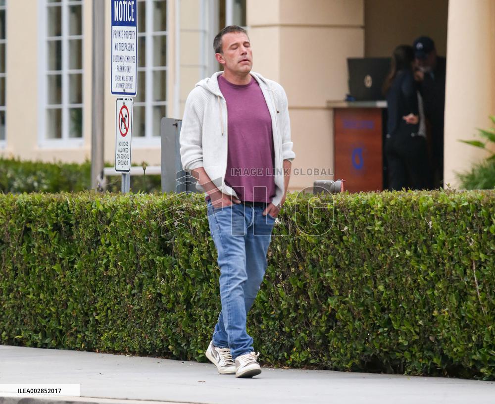 Ben Affleck And Jennifer Garner Reunite On Their Son Samuel's Last Day Of School - LA