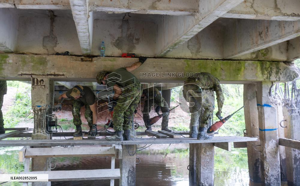Preparing a bridge for demolition by explosives