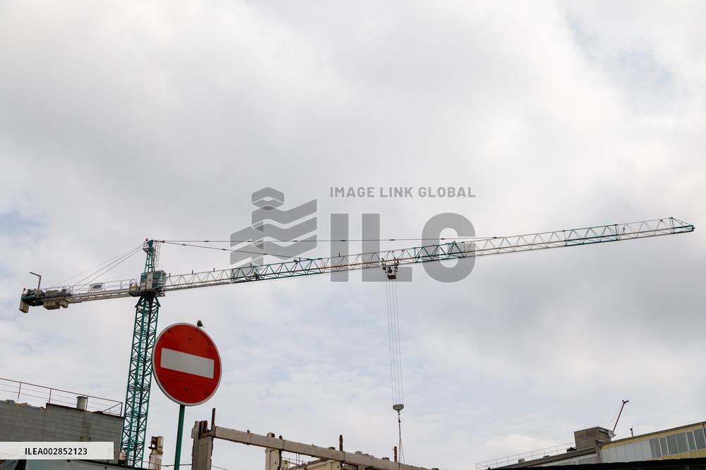 Tower cranes in Kyiv
