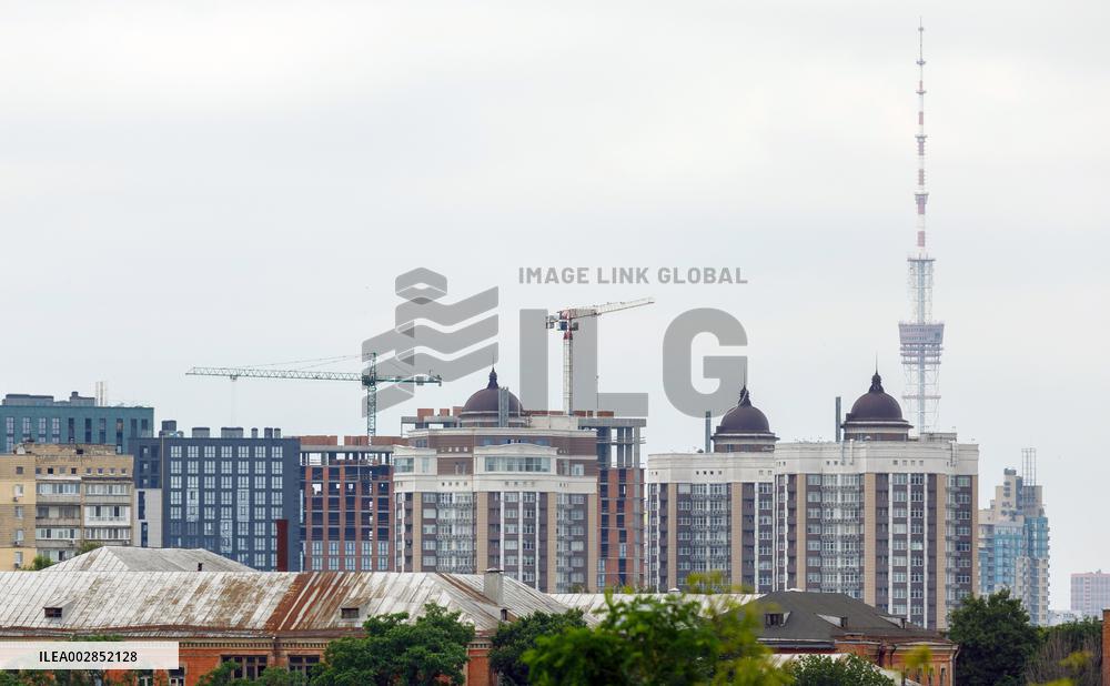 Tower cranes in Kyiv