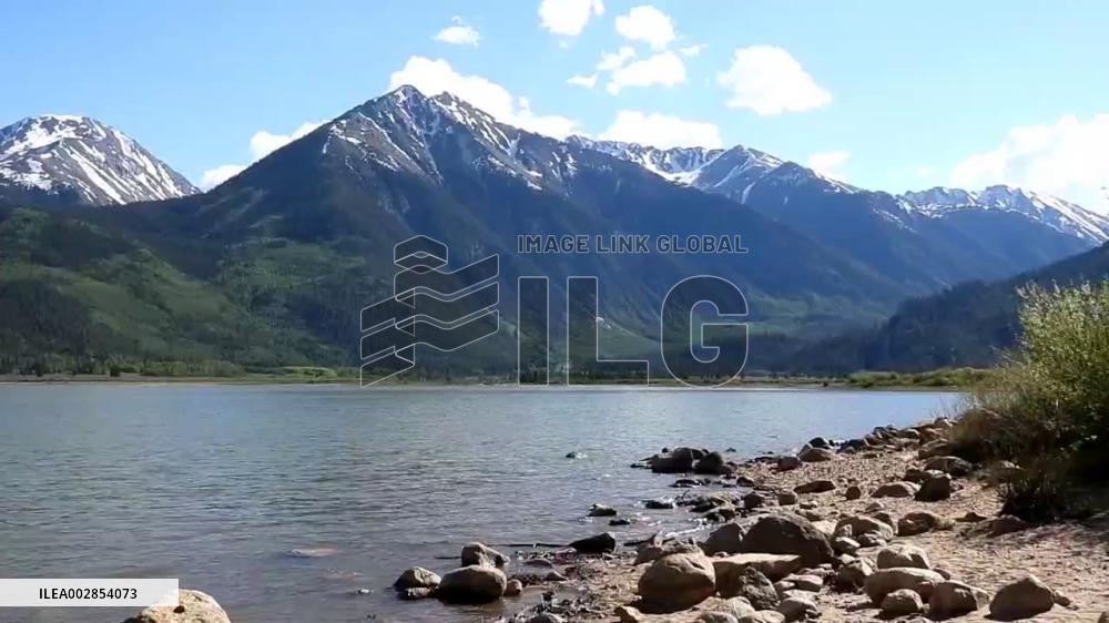 US: Wildfire Erupts Near Twin Lakes In Colorado 6