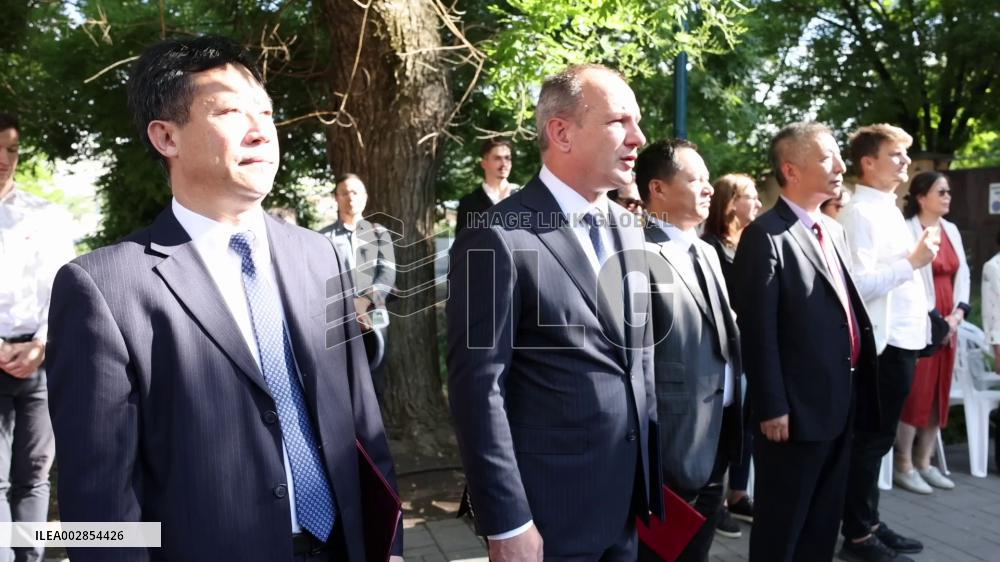 Memorial statue honors Chinese translator of Hungarian poet