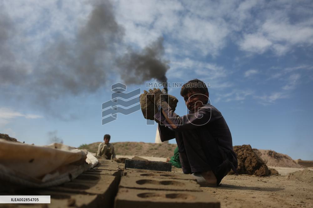 XINHUA PHOTOS OF THE DAY