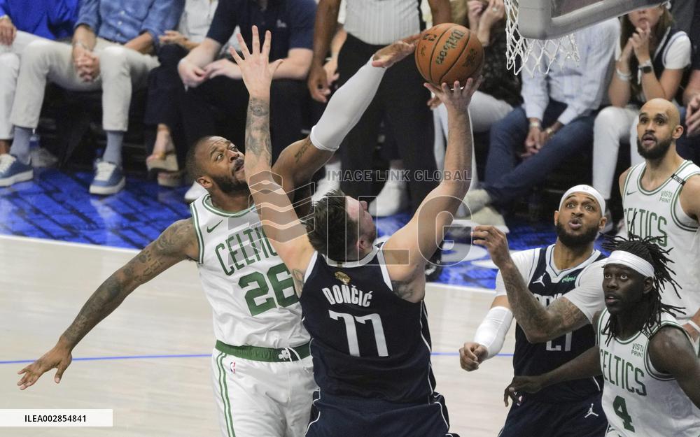 (SP)U.S.-DALLAS-BASKETBALL-NBA-FINALS-GAME 3