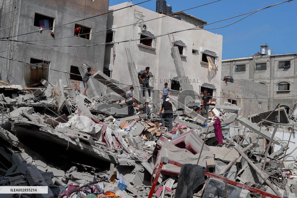 Continued Israeli Strikes On Southern Gaza