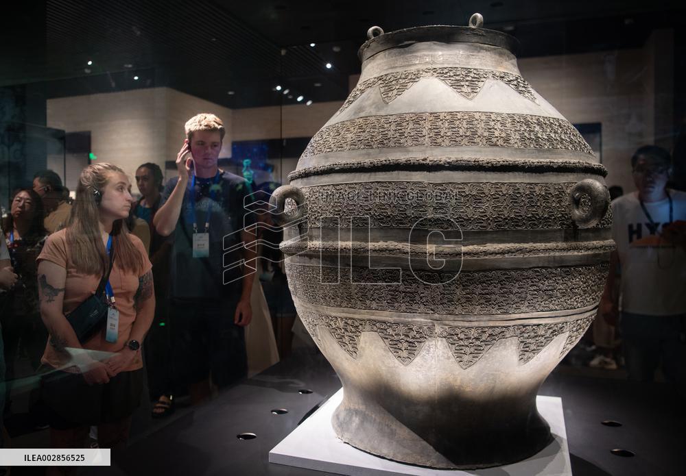 CHINA-HUBEI-YOUNG AMERICANS-CHINESE CULTURE-EXCHANGE TOUR (CN)