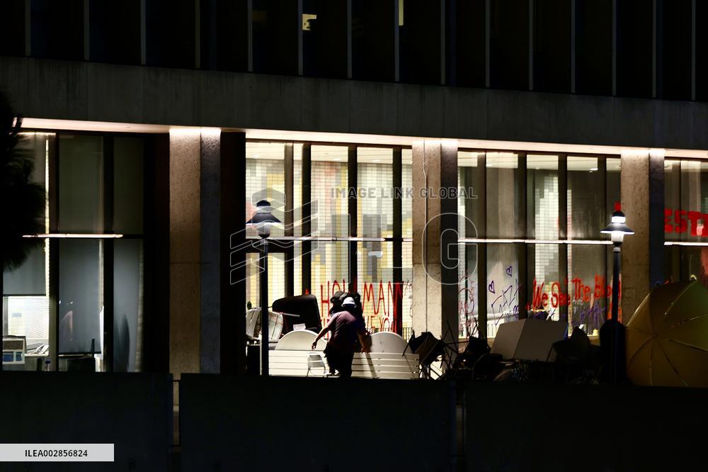 U.S.-LOS ANGELES-CAL STATE LA-PRO-PALESTINIAN PROTESTERS-STUDENT SERVICES BUILDING-TAKING OVER