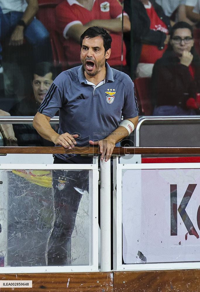 Sport Lisboa e Benfica x UD Oliveirense.