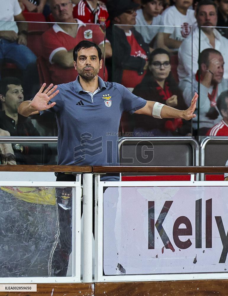 Sport Lisboa e Benfica x UD Oliveirense.