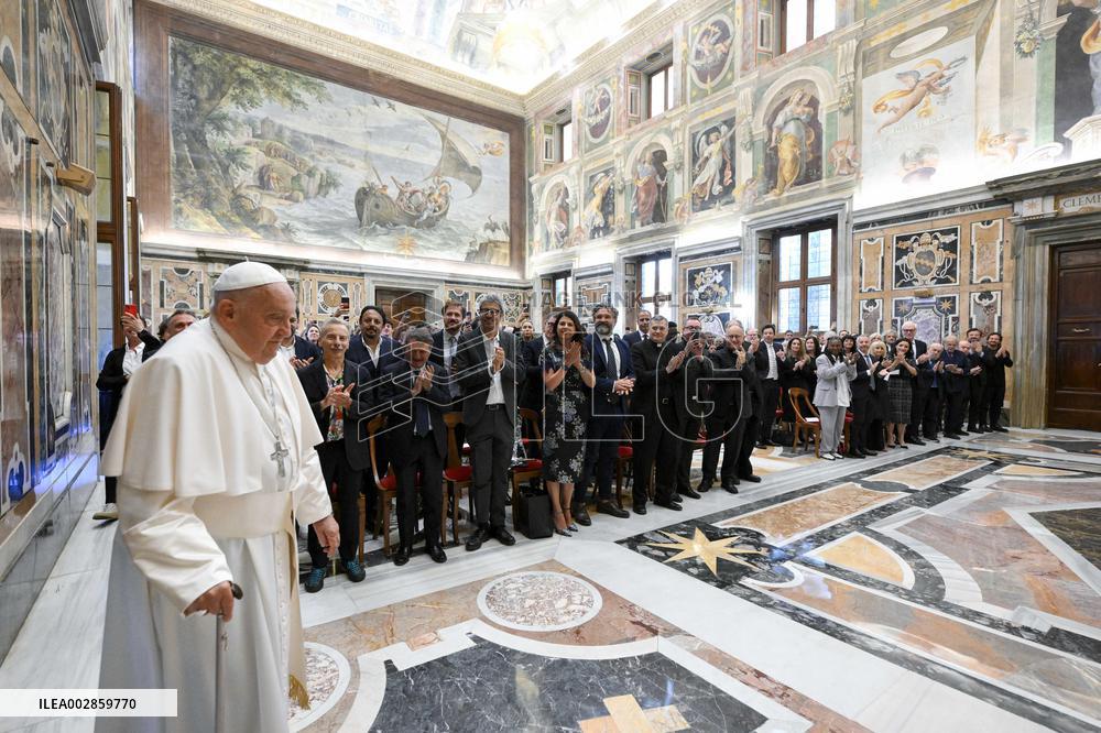 Pope Francis Meets With More Than 100 Comedians - Vatican