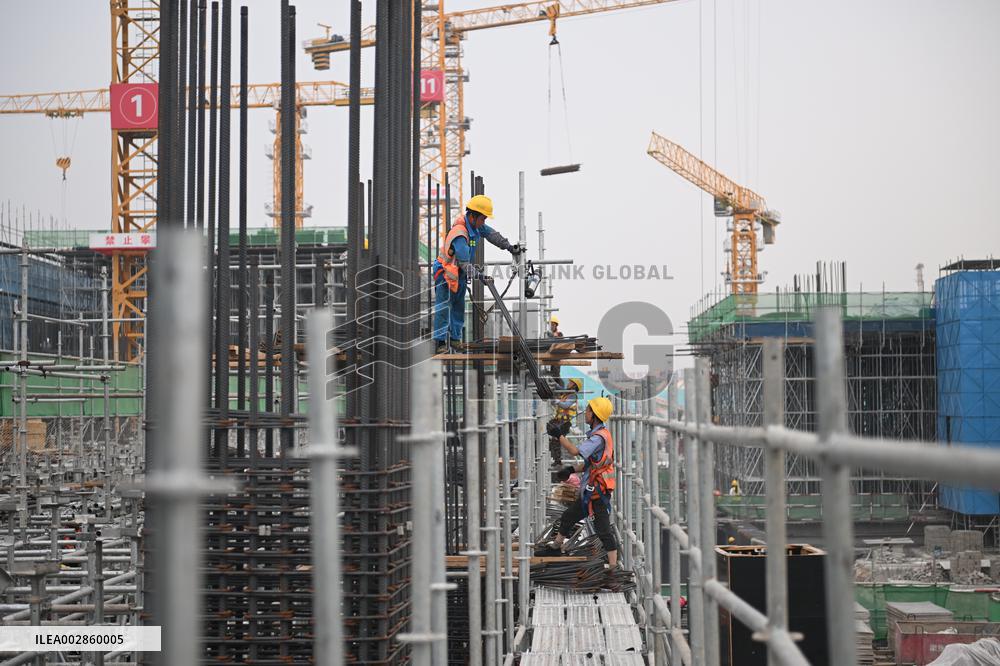 CHINA-HEBEI-XIONG'AN-OUTDOOR WORKERS-HEAT (CN)