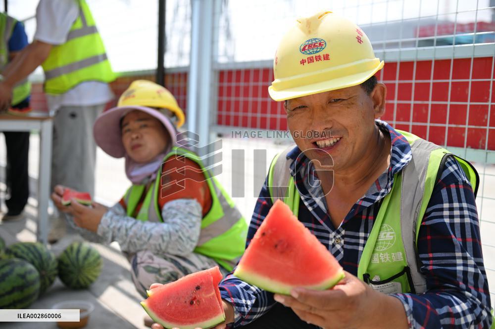 CHINA-HEBEI-XIONG'AN-OUTDOOR WORKERS-HEAT (CN)