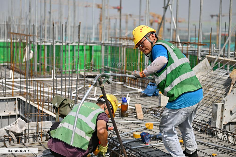 CHINA-HEBEI-XIONG'AN-OUTDOOR WORKERS-HEAT (CN)