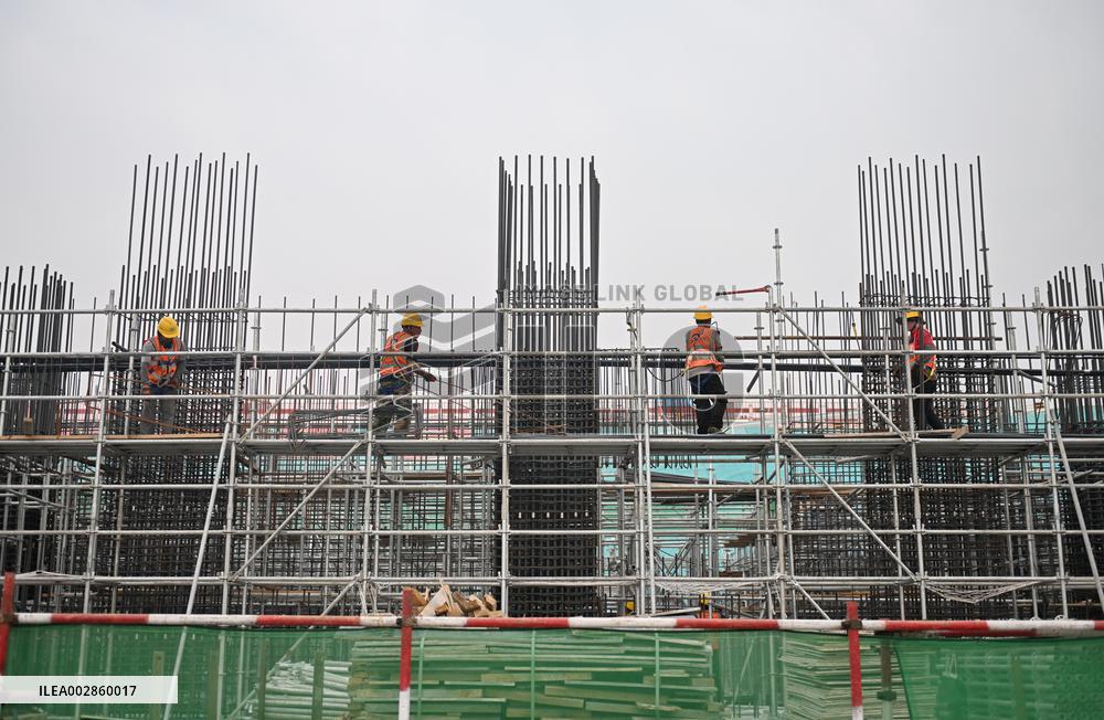 CHINA-HEBEI-XIONG'AN-OUTDOOR WORKERS-HEAT (CN)